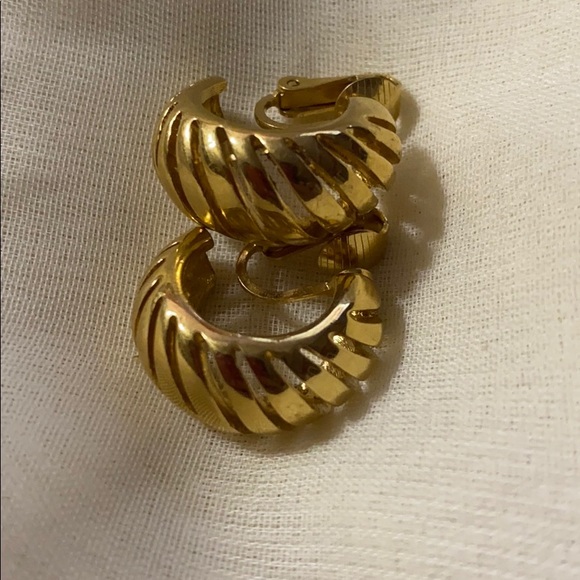 Very nice clip on trifari vintage earrings - Picture 5 of 5